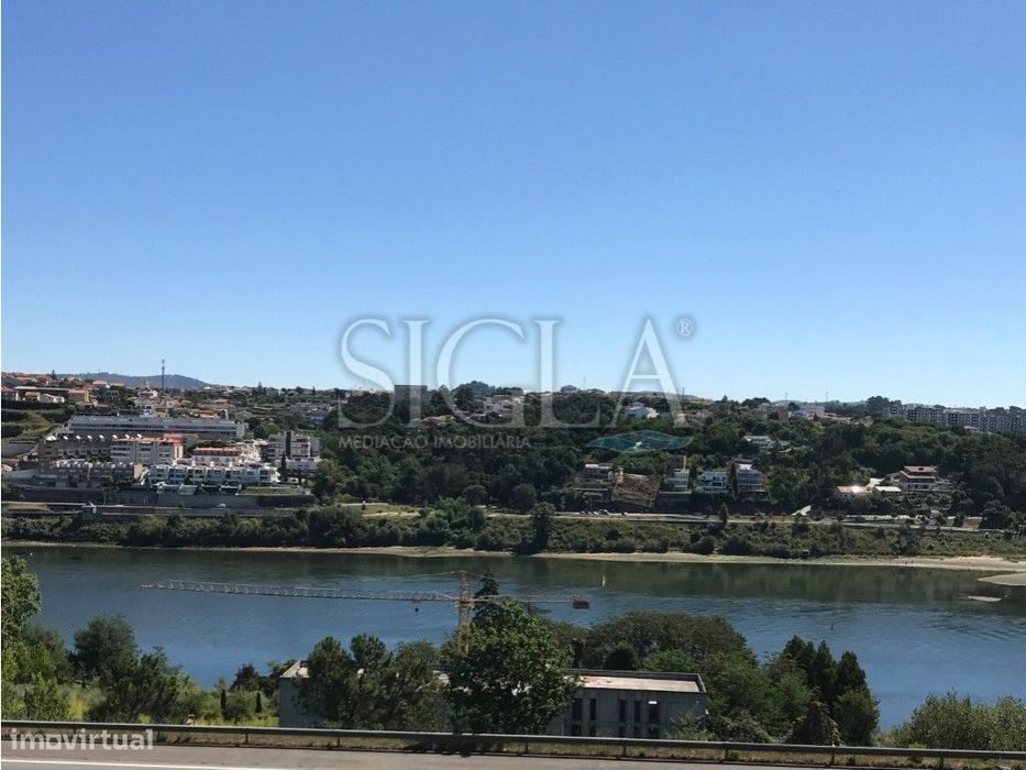 Terreno em Oliveira do Douro