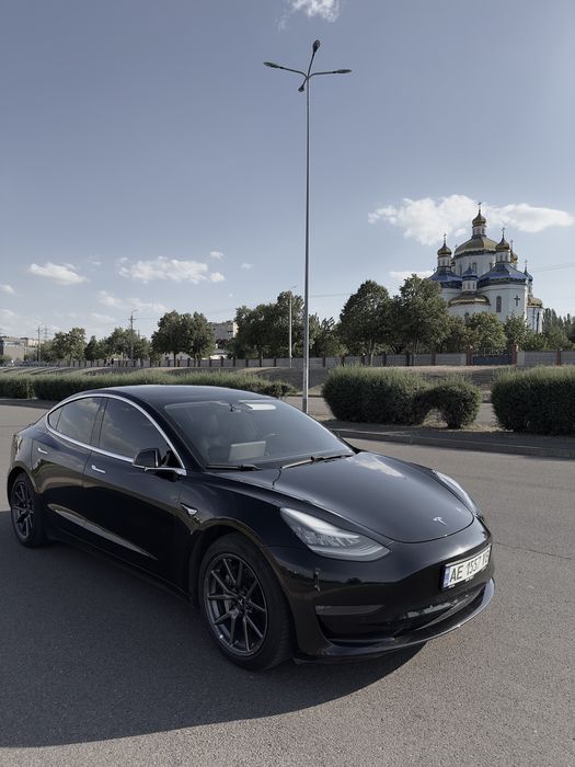 Tesla model 3 (2018р) 80kBт-год