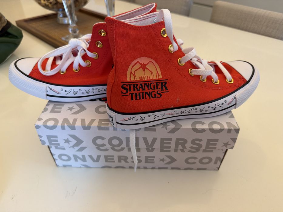 All Star Converse Strnger Things nunca usado Vermelho