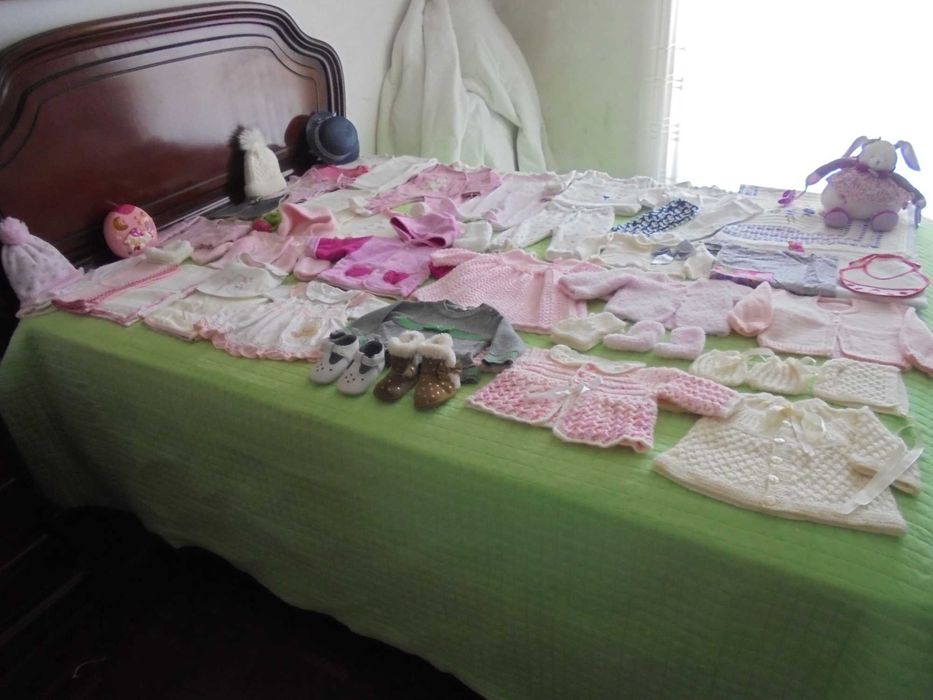 lote de roupa de menina bebé a caixa de musica