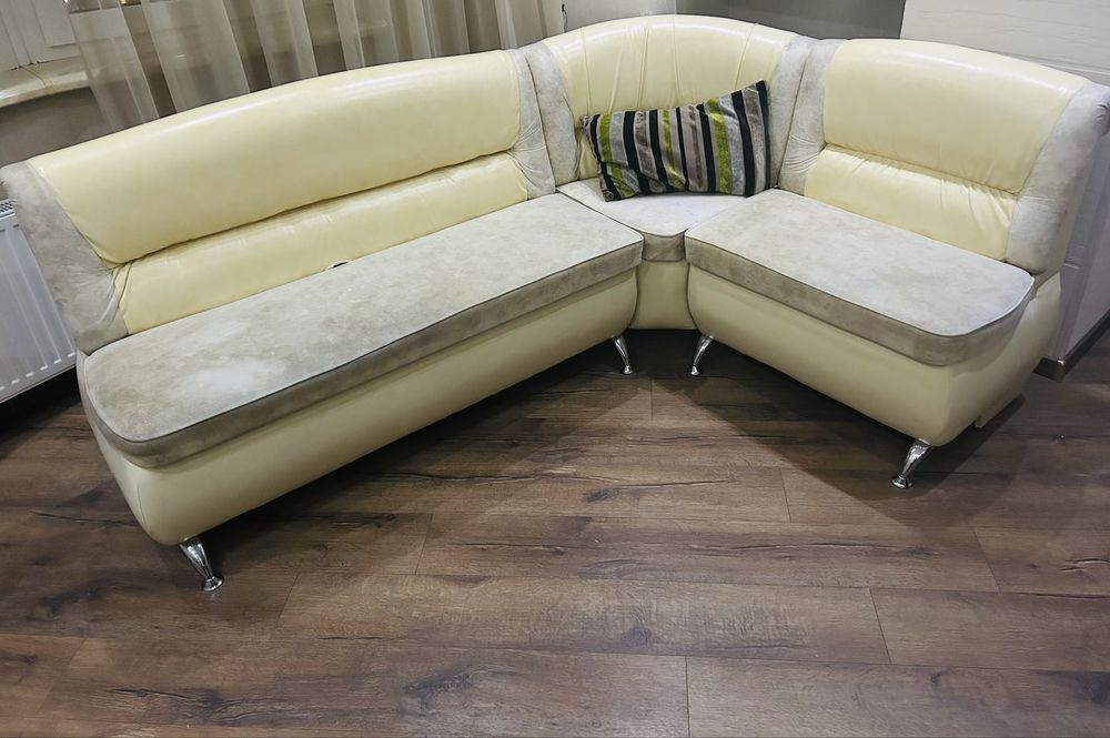 Кухонный уголок-в отличном состояние