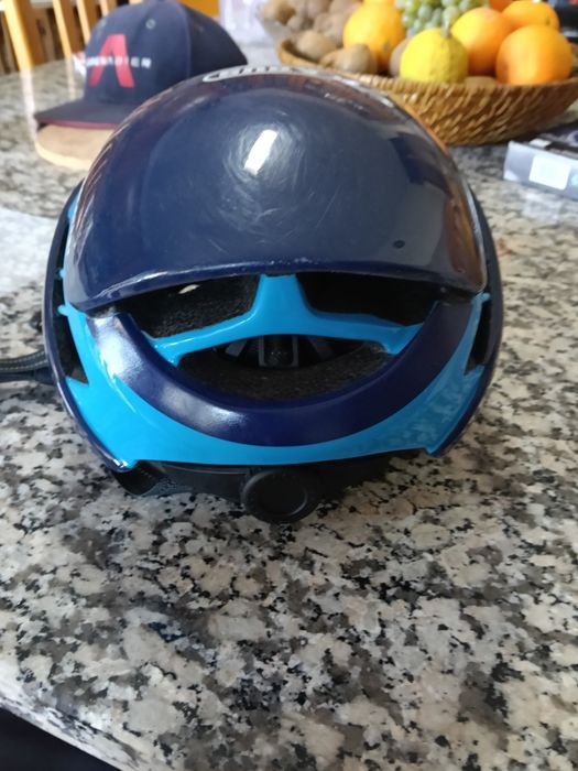 Capacetes de ciclismo ou BTT.