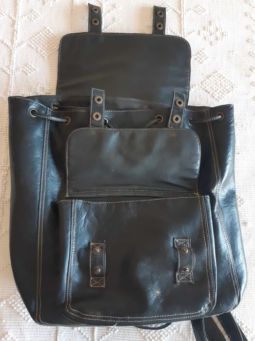 Fantástica Mochila em Pele Sintética