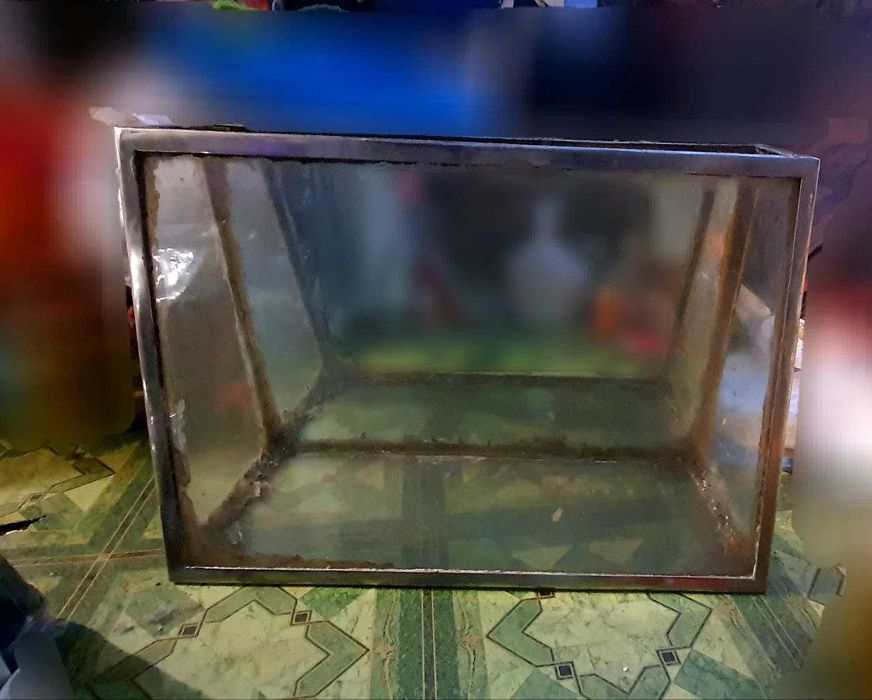 Продаю аквариум с металлическим каркасом 30л.