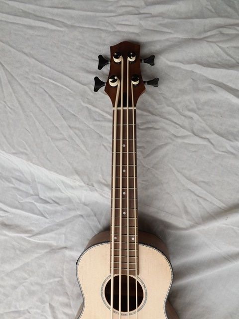Ukulele baixo eletrificado (bass uk)