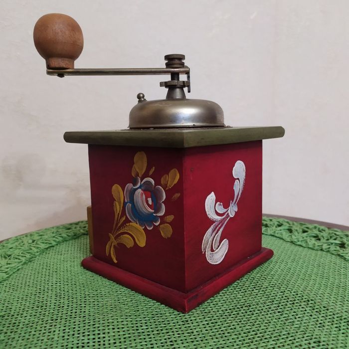 Кофемолка ручная, кавомолка, винтаж, ретро, антік