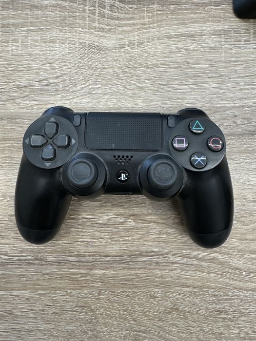 Playstation 4 slim + comando + jogos