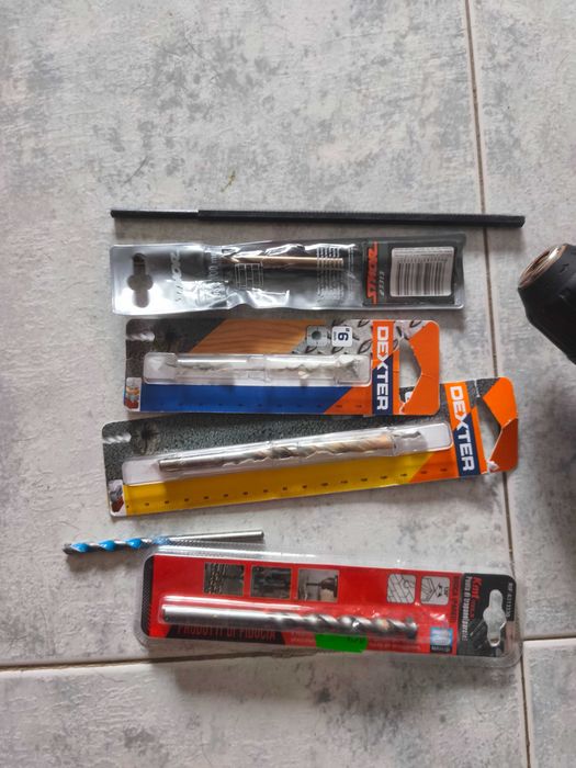 Parafusadeira Dexter 650 W com caixa e acessórios