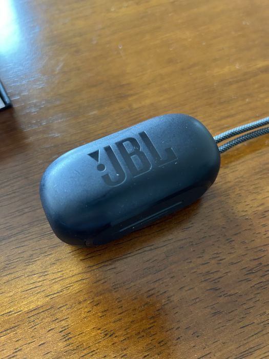 JBL Headphones (one missing)64309941334401123