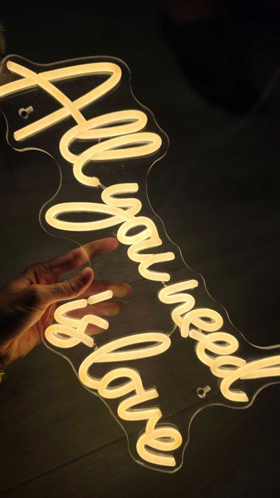 Napis led All you neee is love