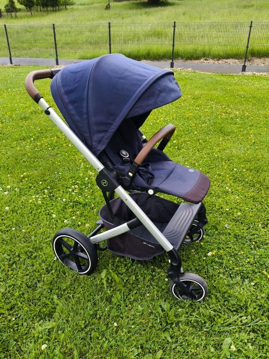 Granatowy wózek spacerowy spacerówka Cybex Balios S