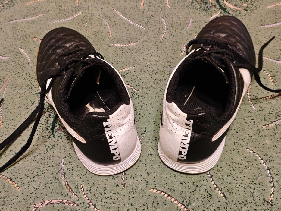 Футзалки кожаные Nike Tiempo оригинал по факту размер-38 стелька24,5см