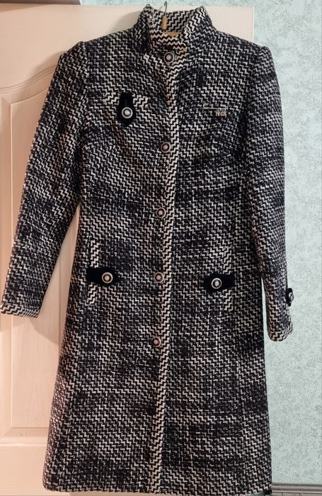 Демісезонне пальто