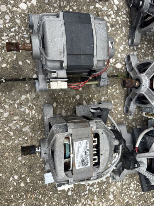 Lote motores máquinas lavar roupa a funcionar