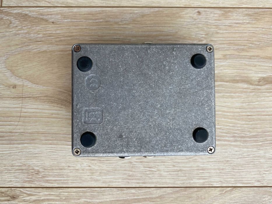 Electro-Harmonix Bass Blogger Distortion на аккумуляторе