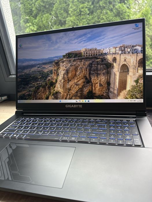 Gigabyte rtx 4050 i5 16gb 512 ssd 144 hz