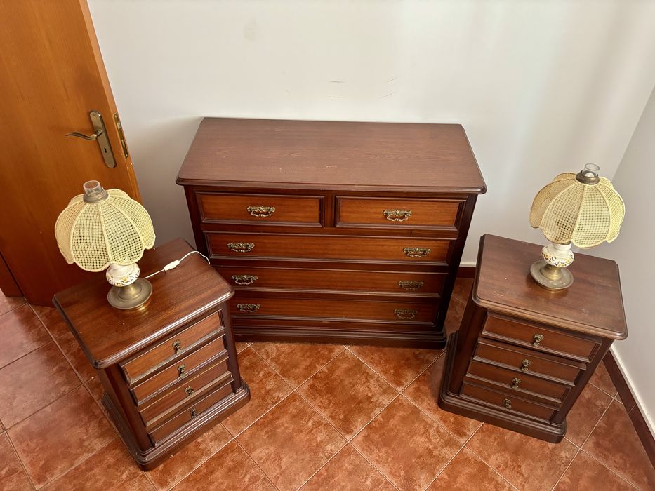 Conjunto cómoda + 2 mesas de cabeceira