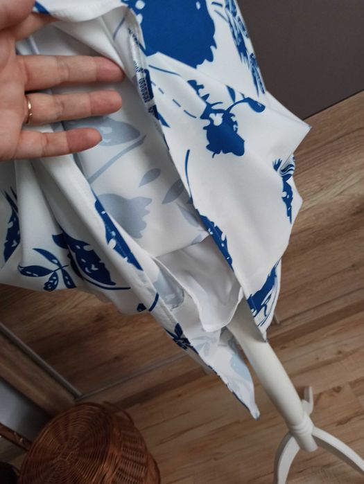 Biało niebieska sukienka z dłuższym tyłem r. 42