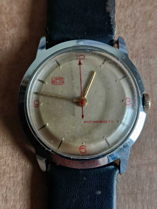 Zegarek UMF Ruhla z unikalną tarczą