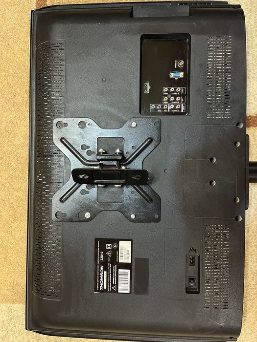 Телевізор THOMSON 32” з кронштейном + пульт + смарт-приставка