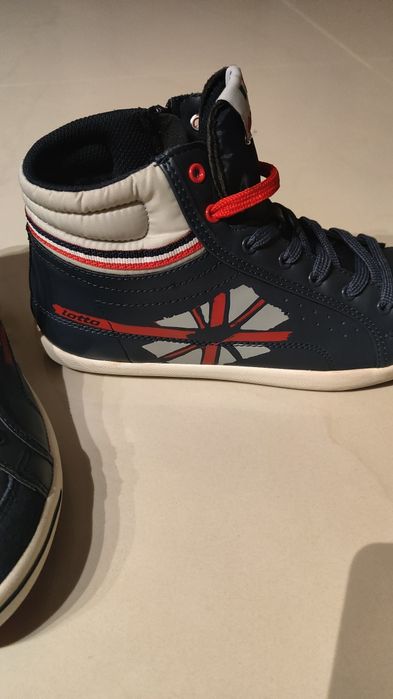 Sapatilhas/ ténis marca Lotto