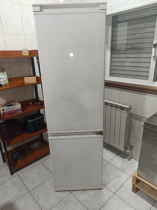 Frigorífico combinado de encastre (Teka)