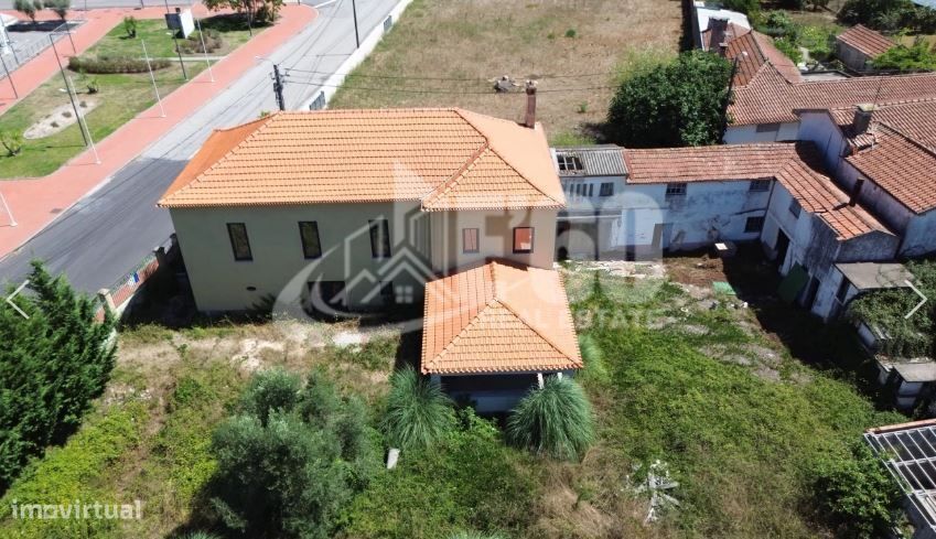 Moradia T9 com Amplo Terreno em Avanca