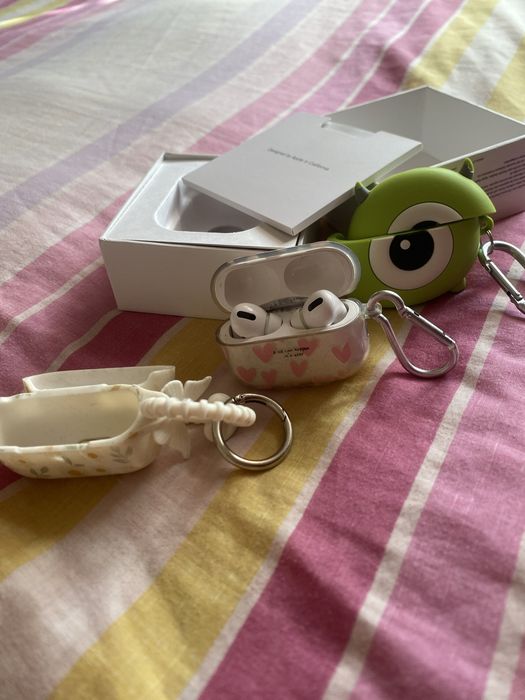 Продам AirPods Pro (з MagSafe кейсом)