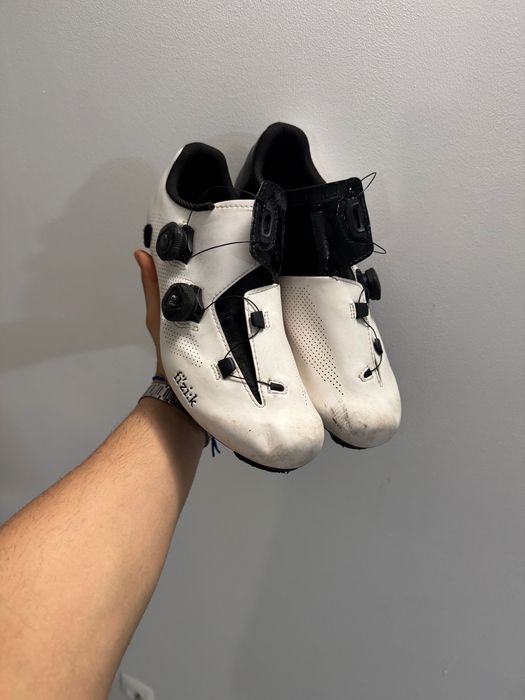 Sapatos Ciclismo Estrada Fizik Aria R3 (Sola Carbono) - Tam 44