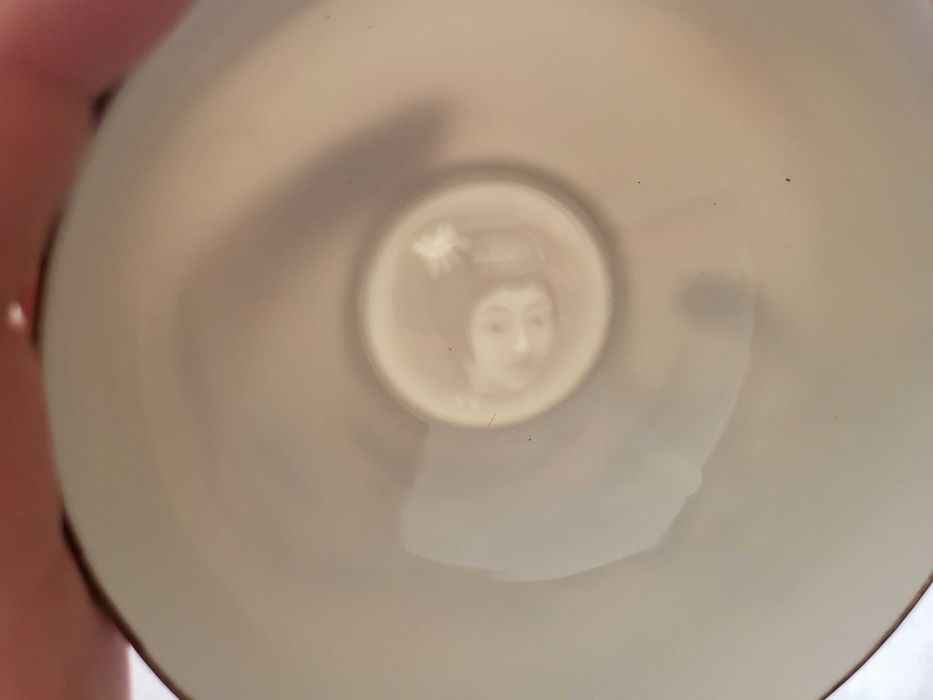 Chávena de chá japonesa em porcelana de casca de ovo (conhecida internacionalmente como Eggshell porcelain), decorada no estilo Satsuma / Kutani