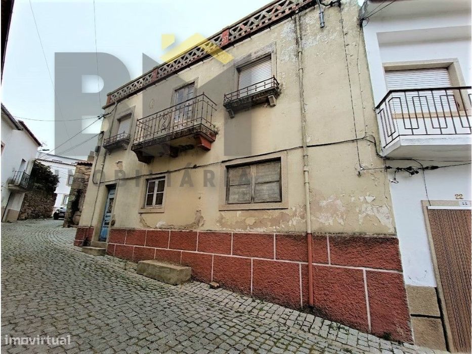 Duas moradias para recuperar na Aldeia de Lousa. — Escalos De Cima E Lousa, Castelo Branco