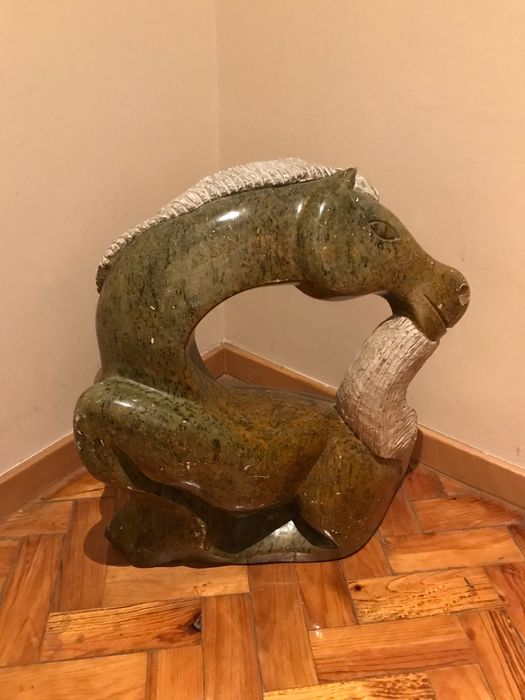 Estatueta de chão em pedra sabão originária do Brasil