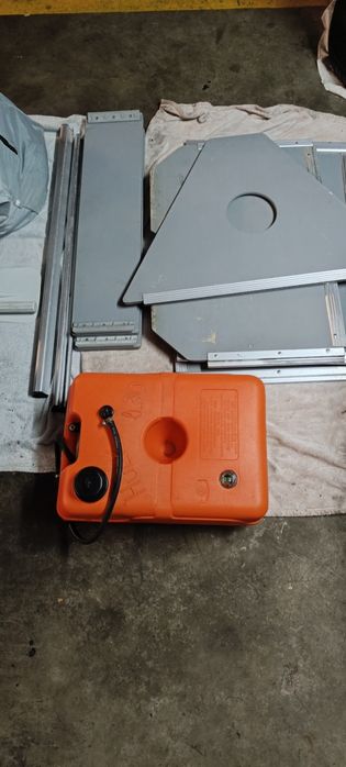 Sprzedam ponton Pro Marine z silnikiem Johnson 25 km