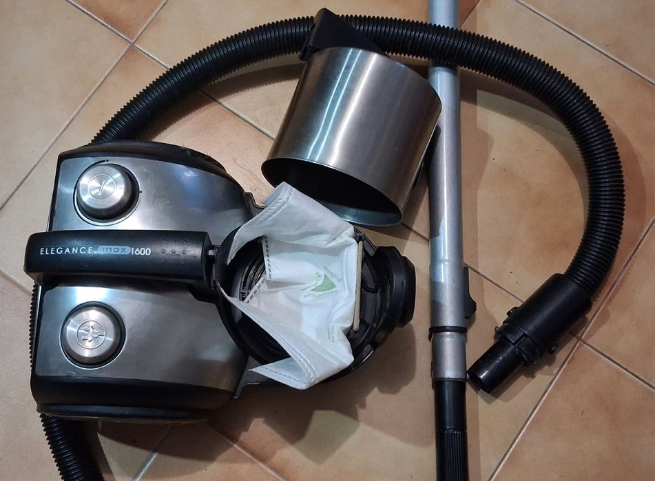 Aspirador Taurus em inox com boa sucção