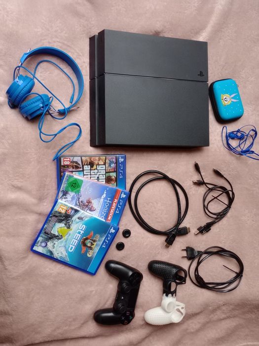 PS4 oryginalne 1T wersja FAT pierwsza mało używane