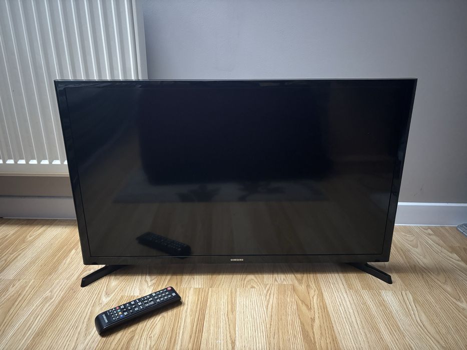 Телевізор Samsung UE32J4000  [ HD / HDMI]