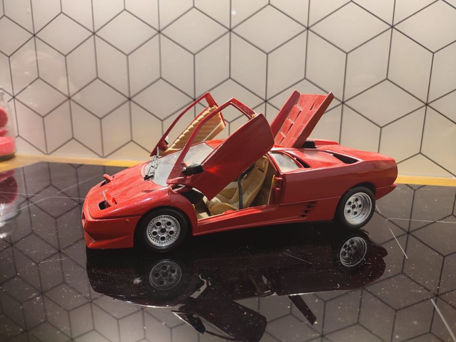 lamborghini diablo 1:18 - przedmioty kolekcjonerskie | OLX