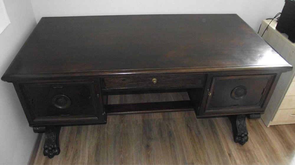 Zabytkowe niemieckie biurko po renowacji