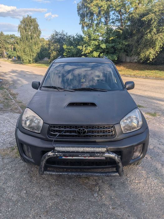 Машина toyota rav4