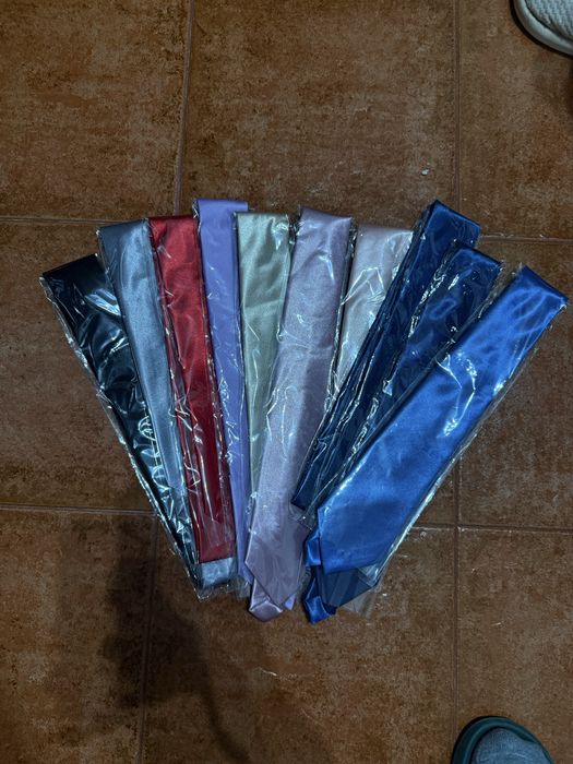Conjuntos de gravatas de várias cores