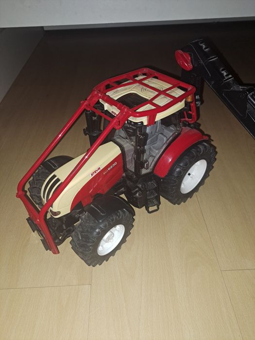 Trator de transportar troncos marca Bruder