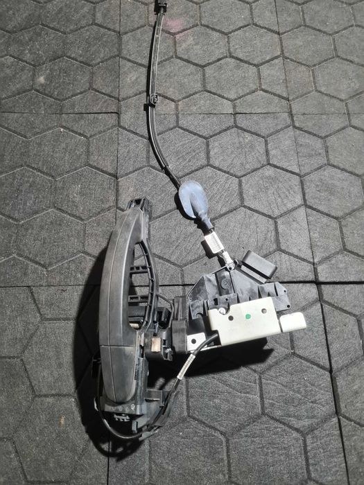 Ford Custom Trend zamek drzwi przednich prawy podstawa klamka