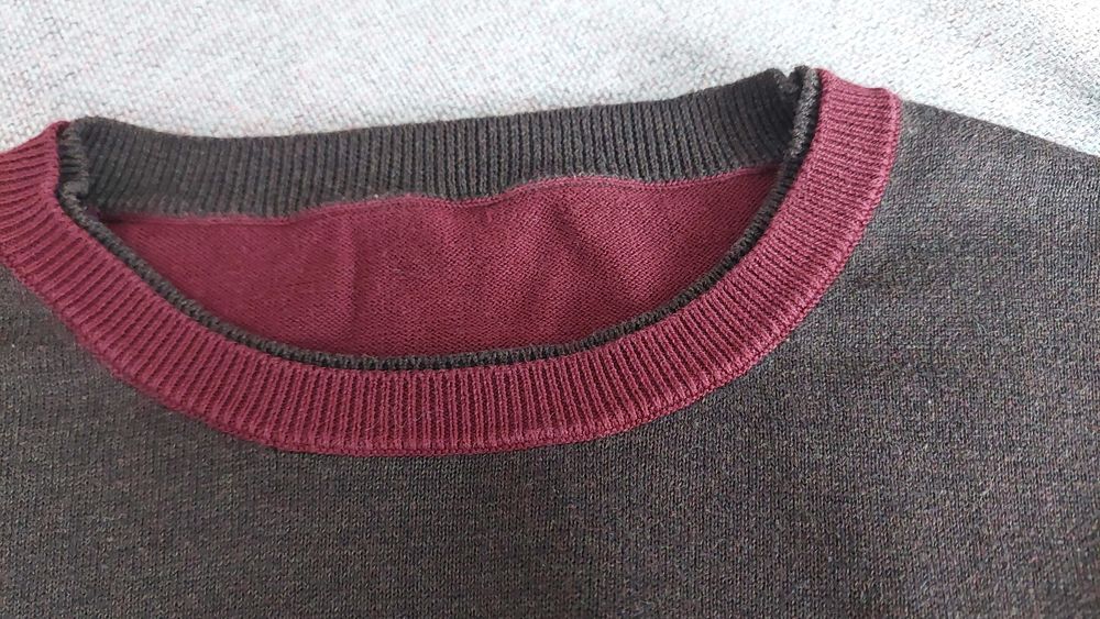 Dwukolorowy sweterek marki Bytom r.S