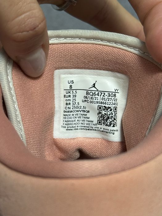 Продам кросівки жіночі Air Jordan 1 Mid Bq6472-308