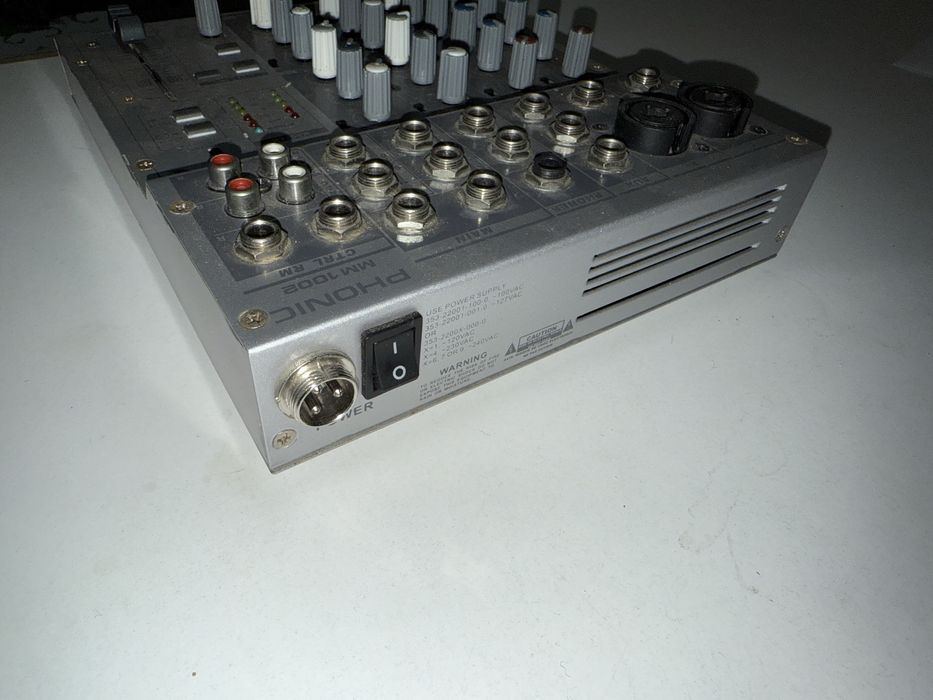 Mesa de som 10 canais Phonic MM1002