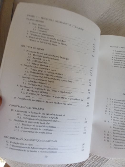 Livro sobre a Arquitetura da cidade de Évora