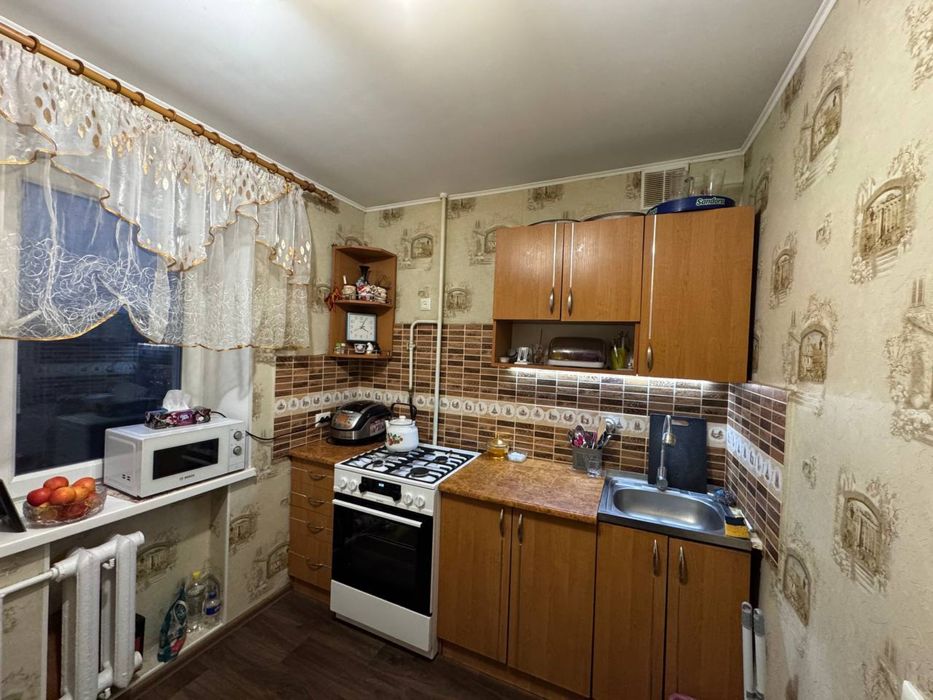 КРЕС, 2 кім. ЧЕШКА , 4йповерх, окремі кімнати, можна по ЄВідновлення