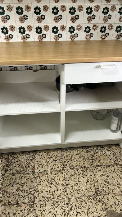 Armario de cozinha e fogao