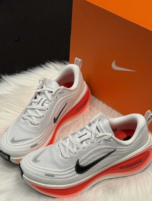 Nike_Vomero Plus White Fire Pink Hyper Crimson R.36