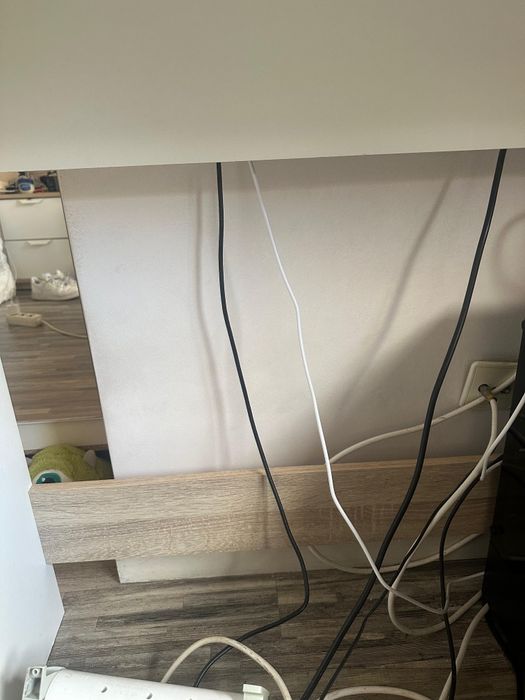 Secretária Thales branca e carvalho